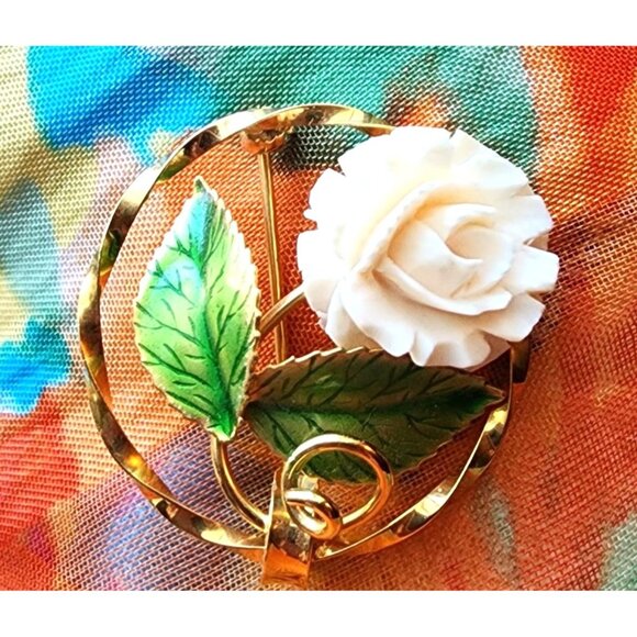 Vintage "KL" Celluloid Creamy Rose 12K GF Circle Brooch W Green Enamel Leaves - Picture 2 of 6